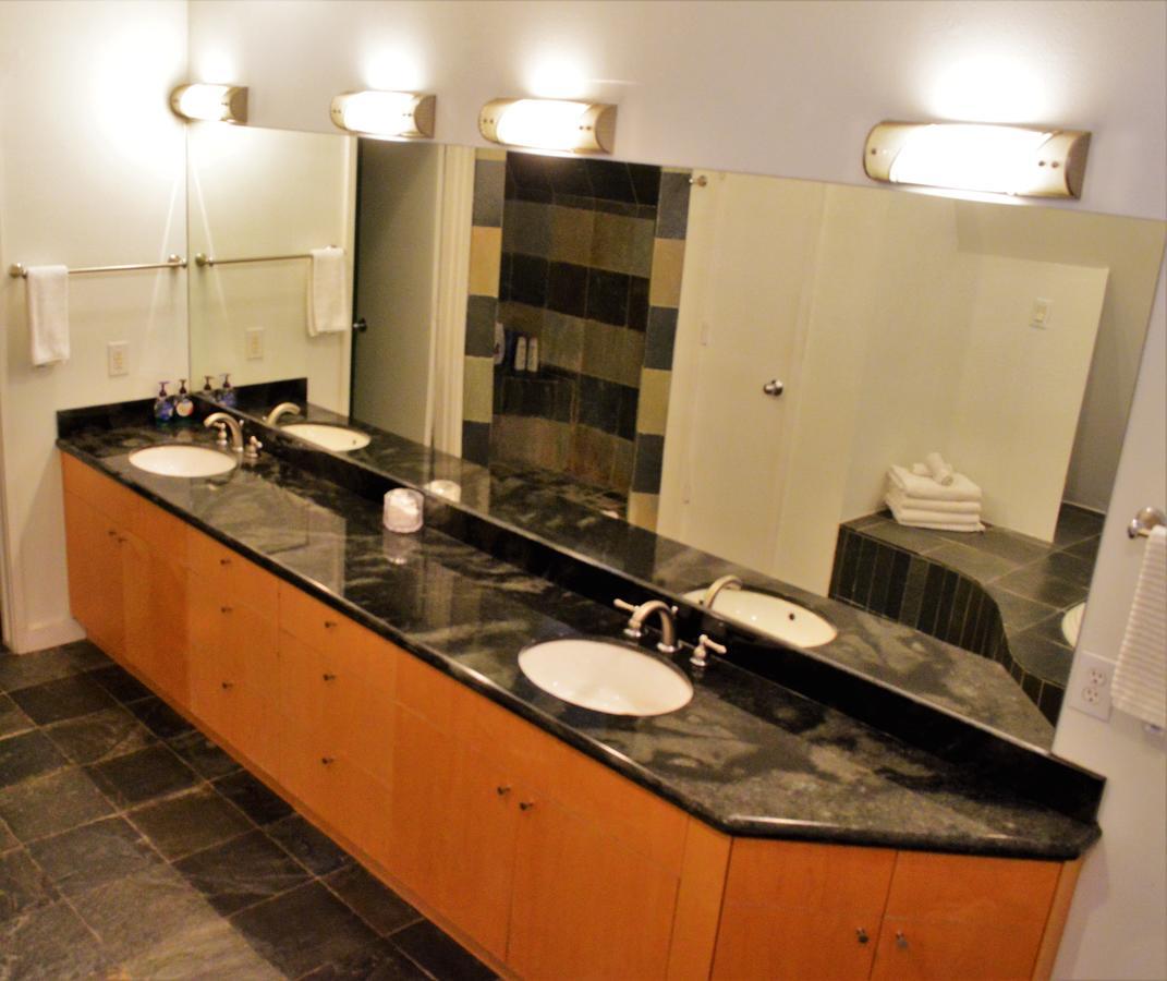 Modern B & B Houston Bagian luar foto
