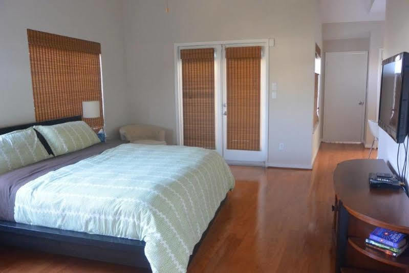 Modern B & B Houston Bagian luar foto