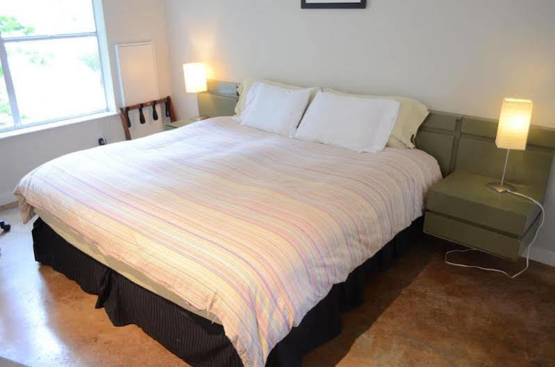 Modern B & B Houston Bagian luar foto
