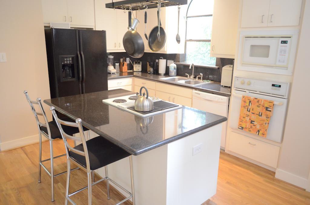 Modern B & B Houston Bagian luar foto