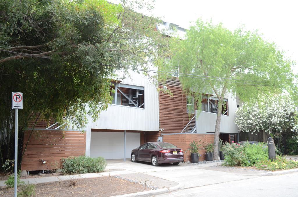 Modern B & B Houston Bagian luar foto